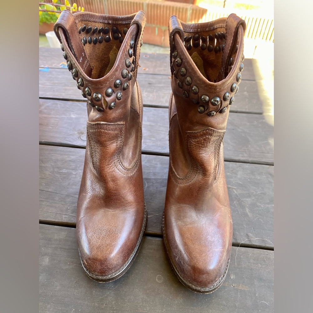 Sexy Frye 3” heeled studded brown leather booties